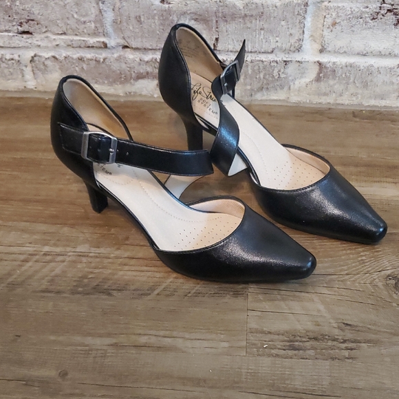 Life Stride Black Strappy Heels - Picture 3 of 4